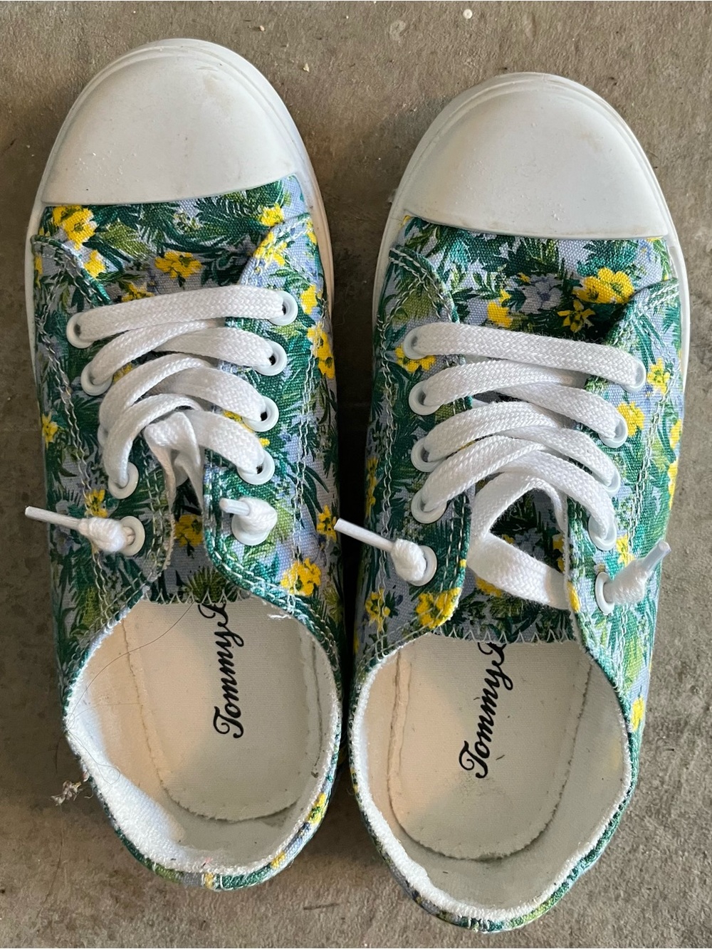 Tommy Bahama Floral Canvas Sneakers Size 6M